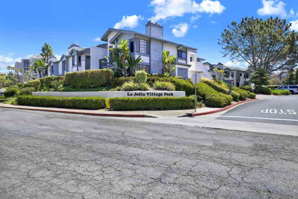 Condo For Sale - 8878 Regents Road #201<br/> San Diego County, San Diego, CA 92122