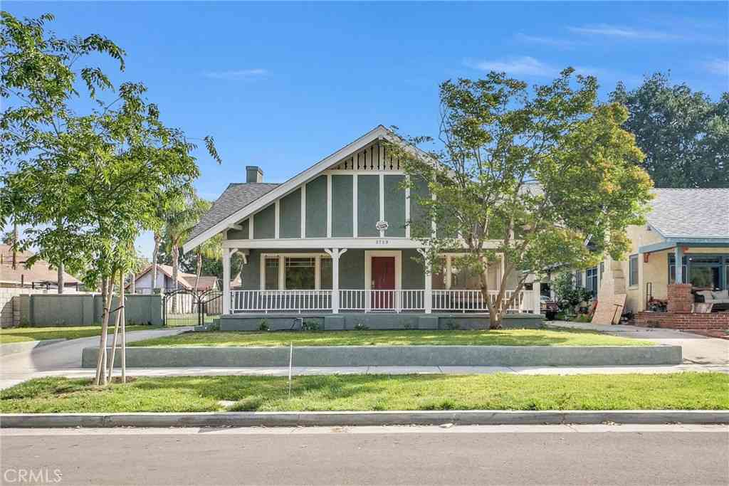 Homes For Sale - 3759 Hoover Street<br/> Riverside, CA 92504