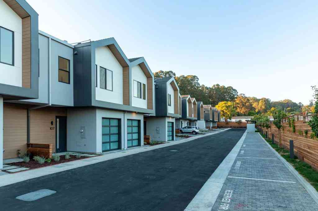 Townhouse For Sale - 105 Darlington<br/> Santa Cruz County, Soquel, CA 95073