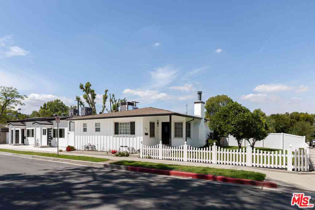 Homes For Sale - 5131 Don Pio Drive<br/> Los Angeles County, Woodland Hills, CA 91364