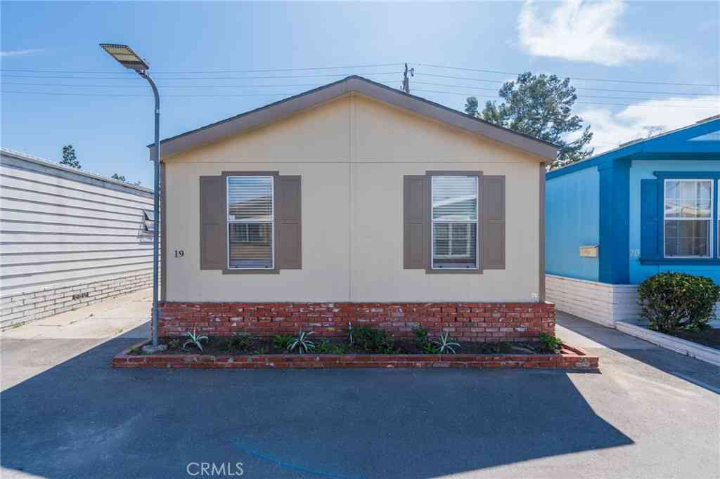 Mobile Home For Sale - 12062 W Edinger #SPC 19<br/> Orange County, Santa Ana, CA 92704