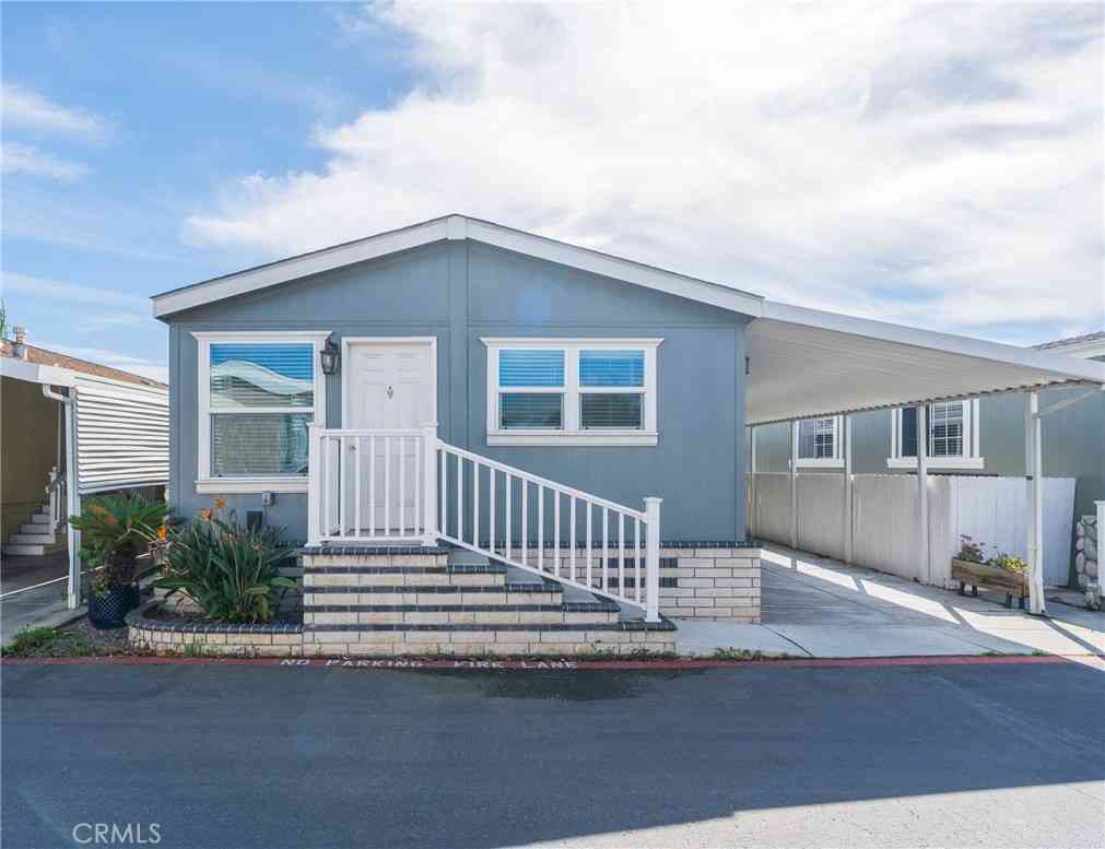 Mobile Home For Sale - 21851 Newland Street #214<br/> Huntington Beach, CA 92646
