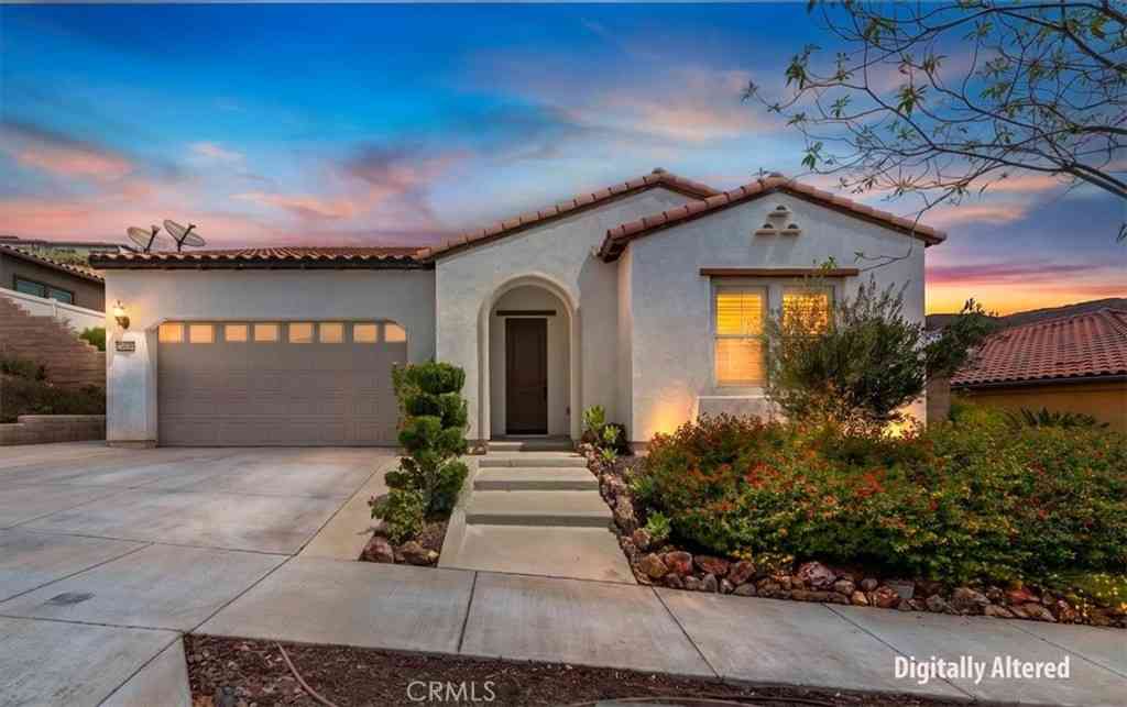 Homes For Sale - 24636 Overlook Drive<br/> Corona, CA 92883