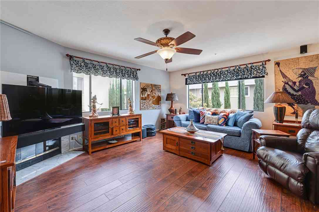 Condo For Sale - 42 Esperanza Avenue<br/> Los Angeles County, Sierra Madre, CA 91024