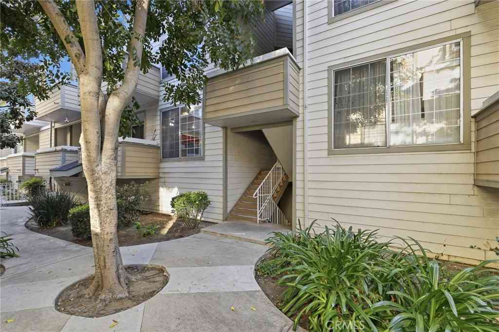 Condo For Sale - 11150 Glenoaks Boulevard #43<br/> Los Angeles County, Pacoima, CA 91331