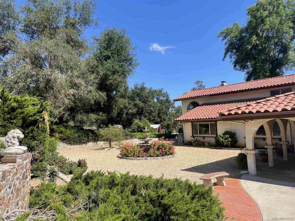 Homes For Sale - 31600 Oak Glen Road<br/> San Diego County, Valley Center, CA 92082