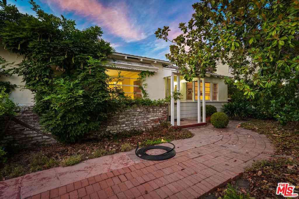 Homes For Sale - 10941 Peach Grove Street<br/> Los Angeles County, Toluca Lake, CA 91601
