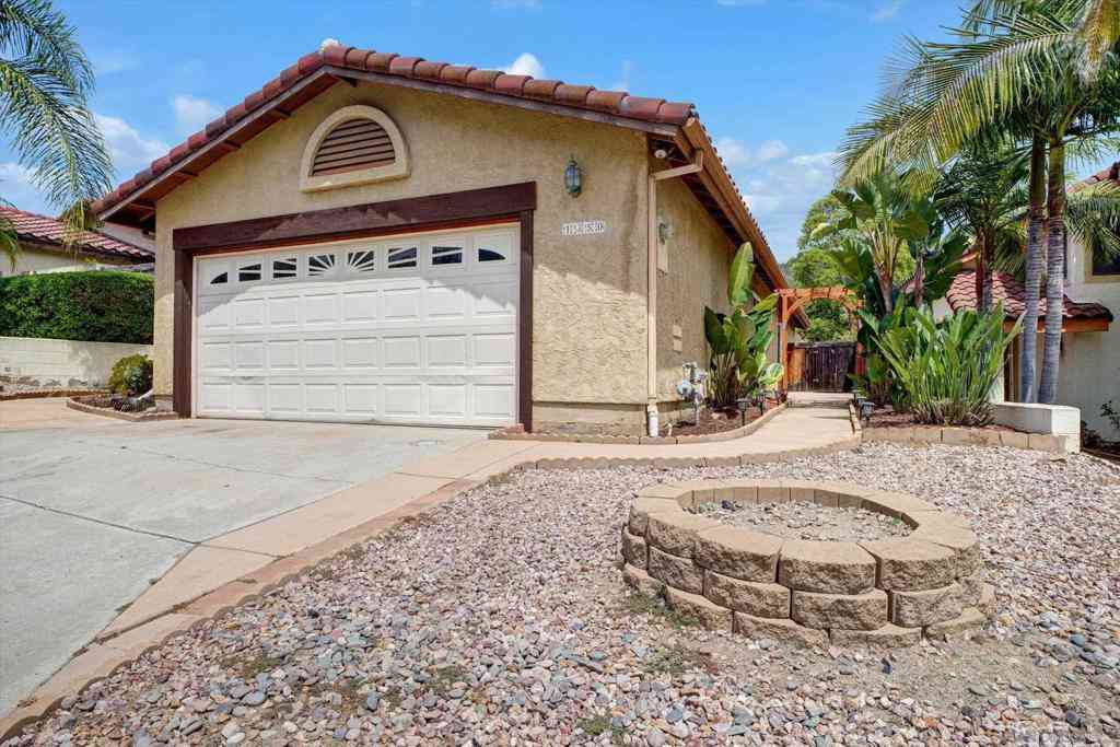 Homes For Sale - 1350 Dos Hermanos Gln<br/> San Diego County, Escondido, CA 92027
