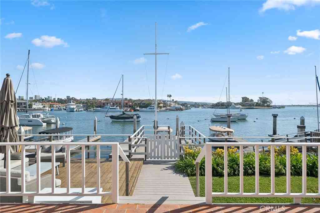 Homes For Rent - 2732 Bayshore Drive<br/> Newport Beach, CA 92663