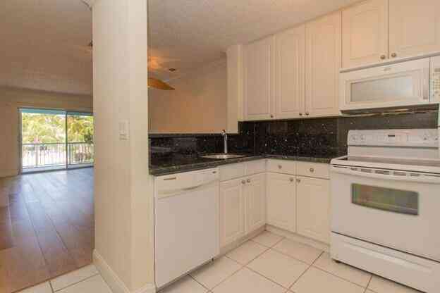 Condo For Rent - 98402 Windward Avenue AVENUE #98402<br/> Monroe County, Key Largo, FL 33037