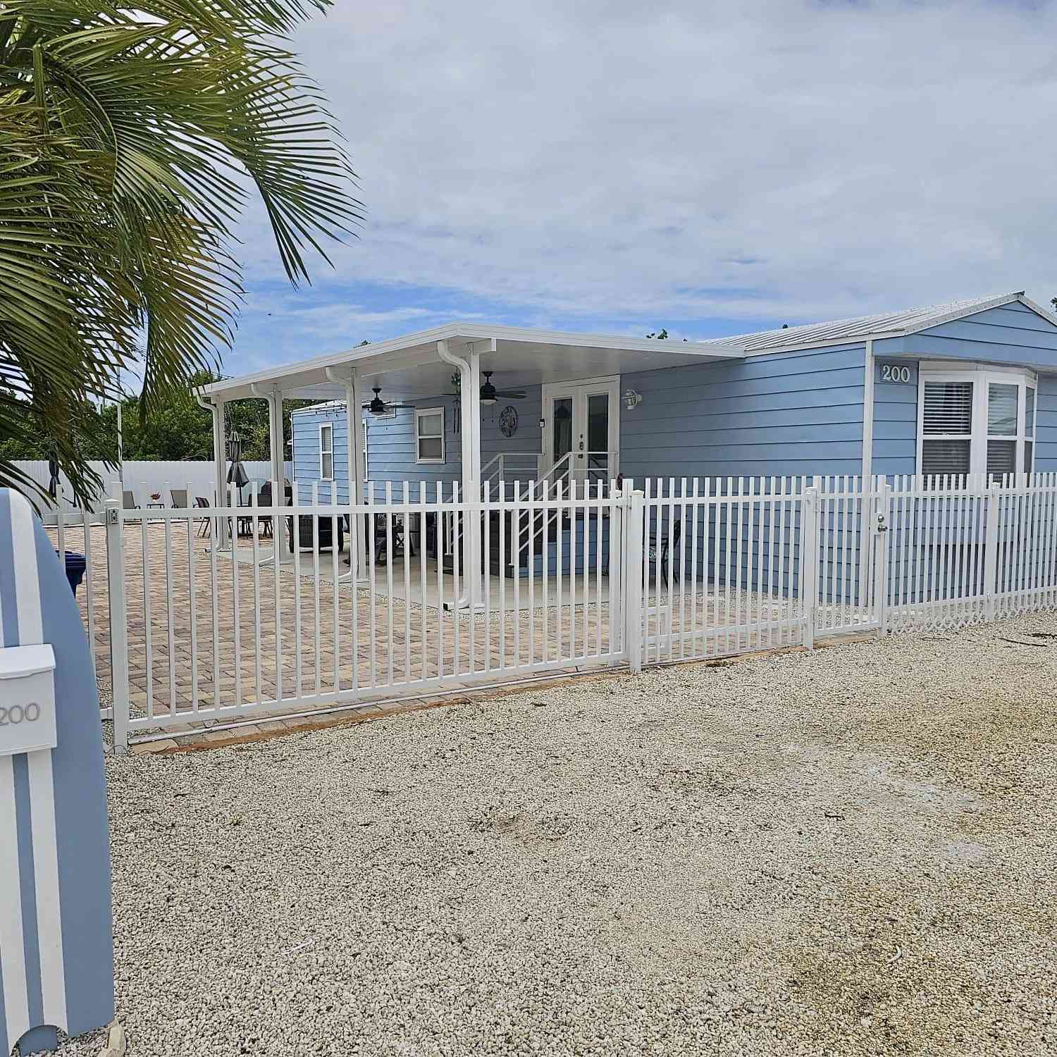 Mobile Home For Rent - 200 Buttonwood Avenue AVENUE<br/> Monroe County, Key Largo, FL 33037