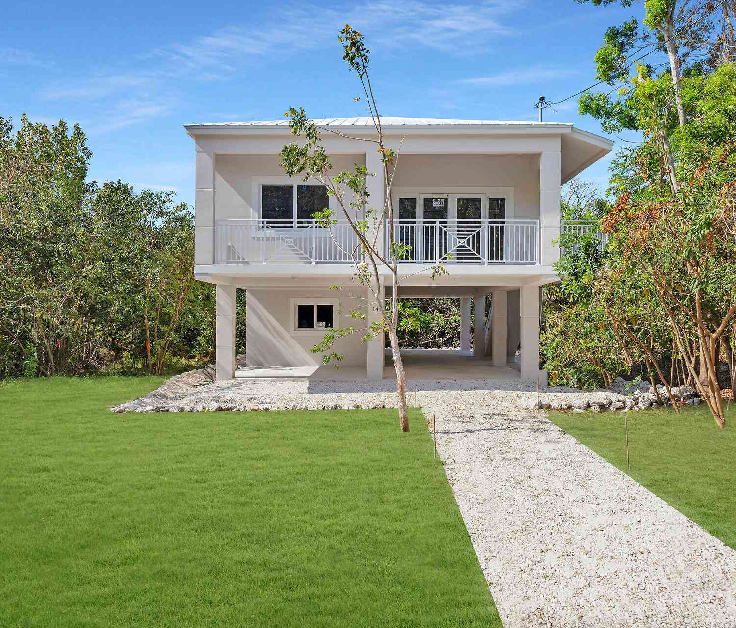 Homes For Sale - 14 Tarpon Avenue AVENUE<br/> KEY LARGO, FL 33037