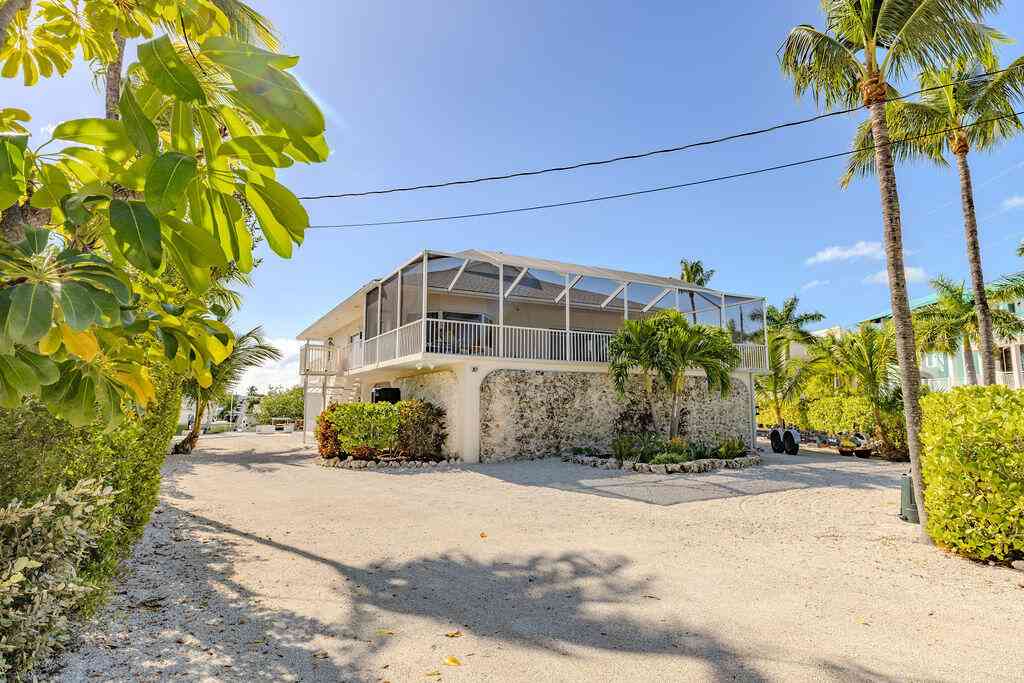 Homes For Sale - 439 Palm Drive Drive DRIVE<br/> Monroe County, Islamorada, FL 33036
