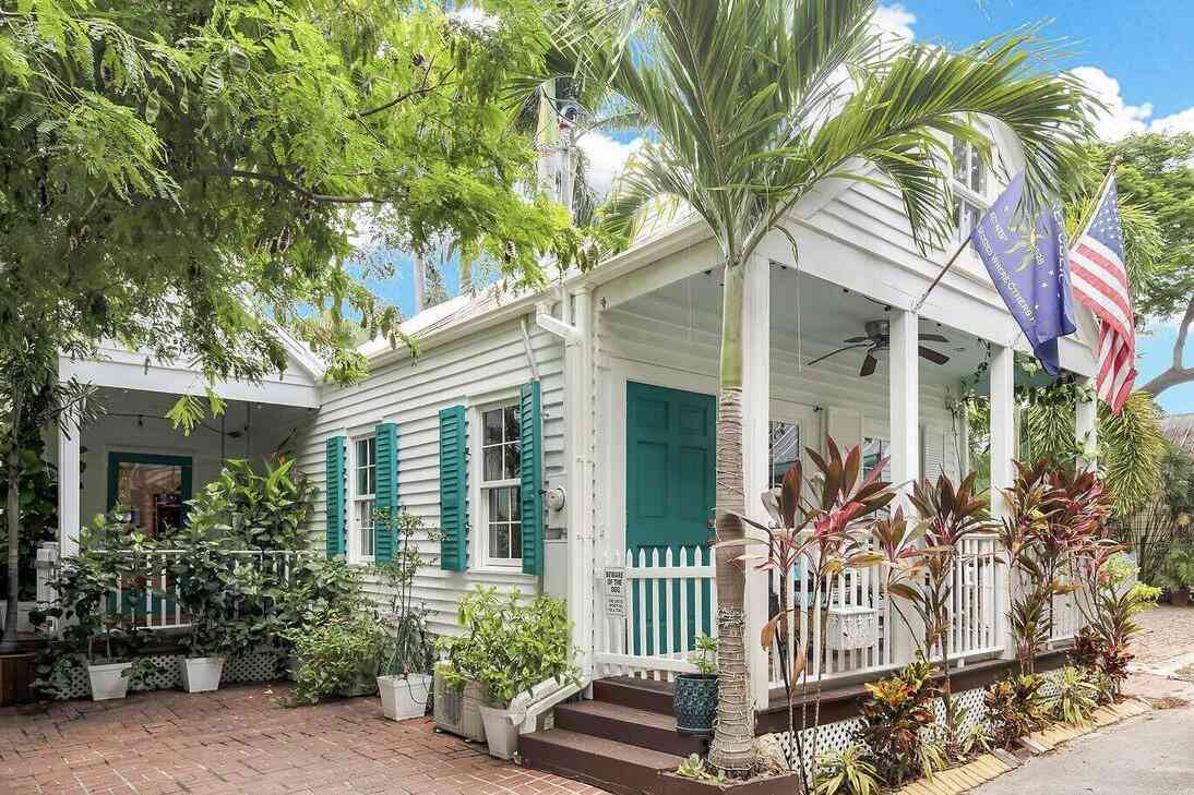 Homes For Sale - 1211 Knowles Lane LANE<br/> KEY WEST, FL 33040