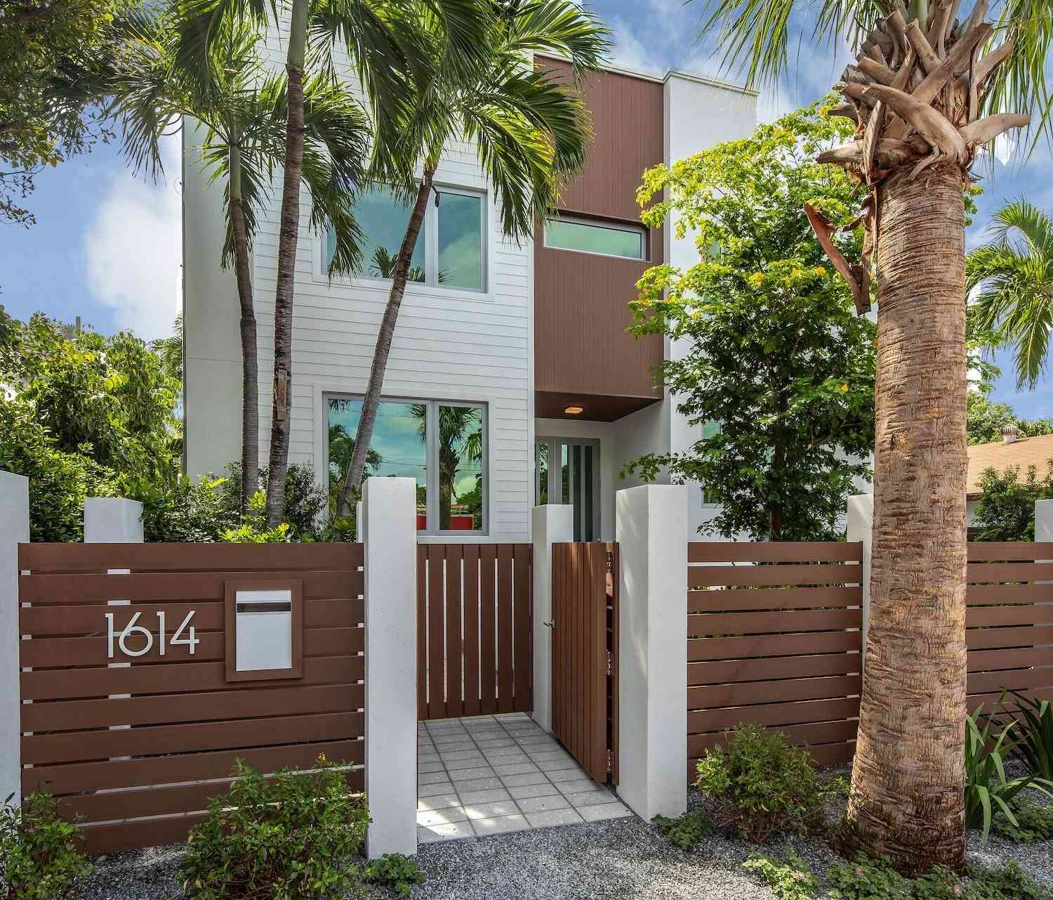 Homes For Sale - 1614 Washington Street STREET<br/> KEY WEST, FL 33040