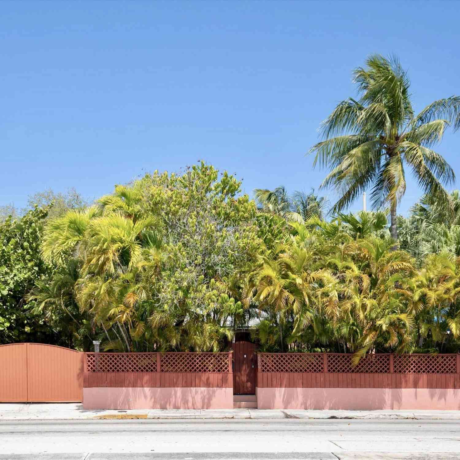 Homes For Sale - 2309 Flagler Avenue AVENUE<br/> KEY WEST, FL 33040