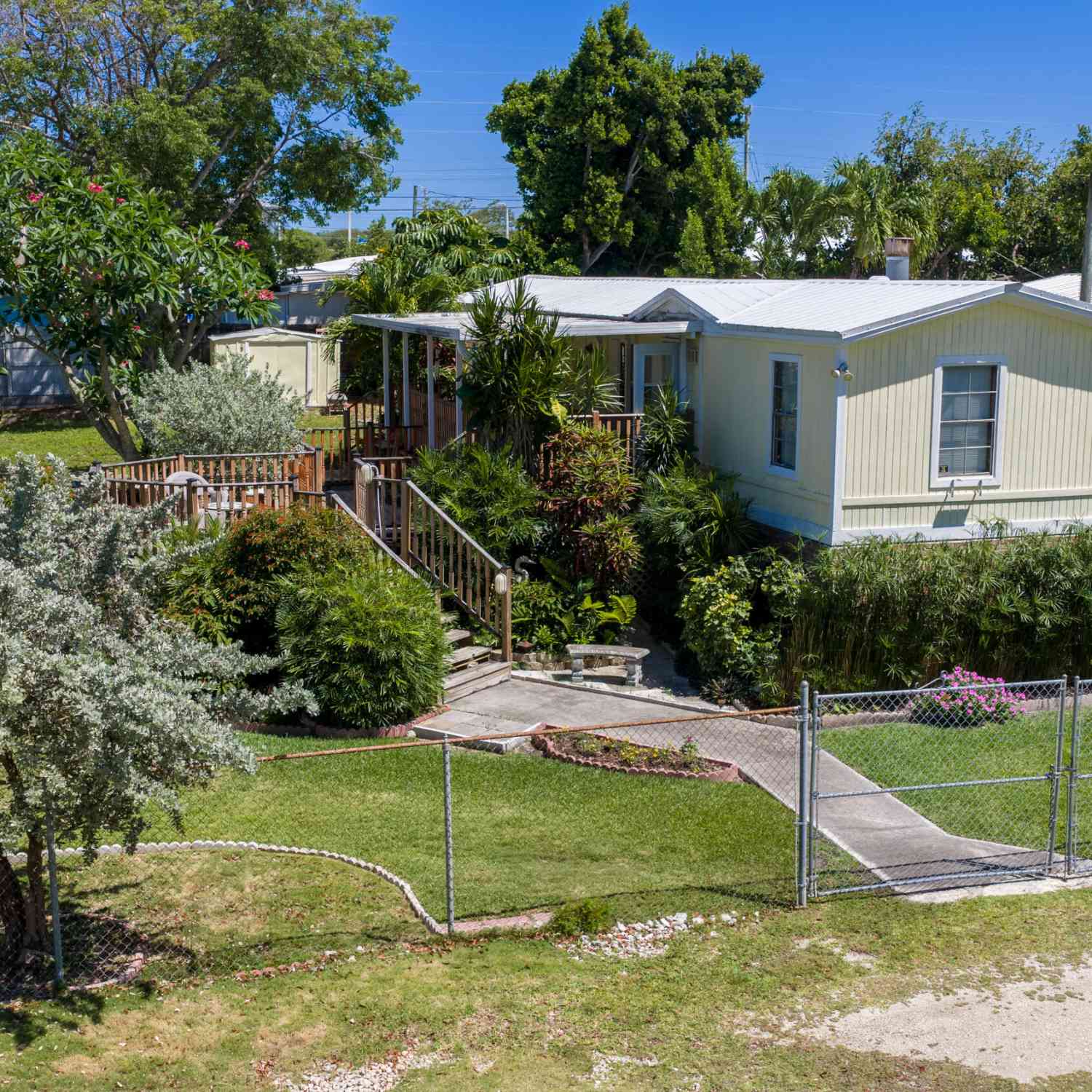 Mobile Home For Sale - 917 Plantation Road ROAD<br/> Monroe County, KEY LARGO, FL 33037