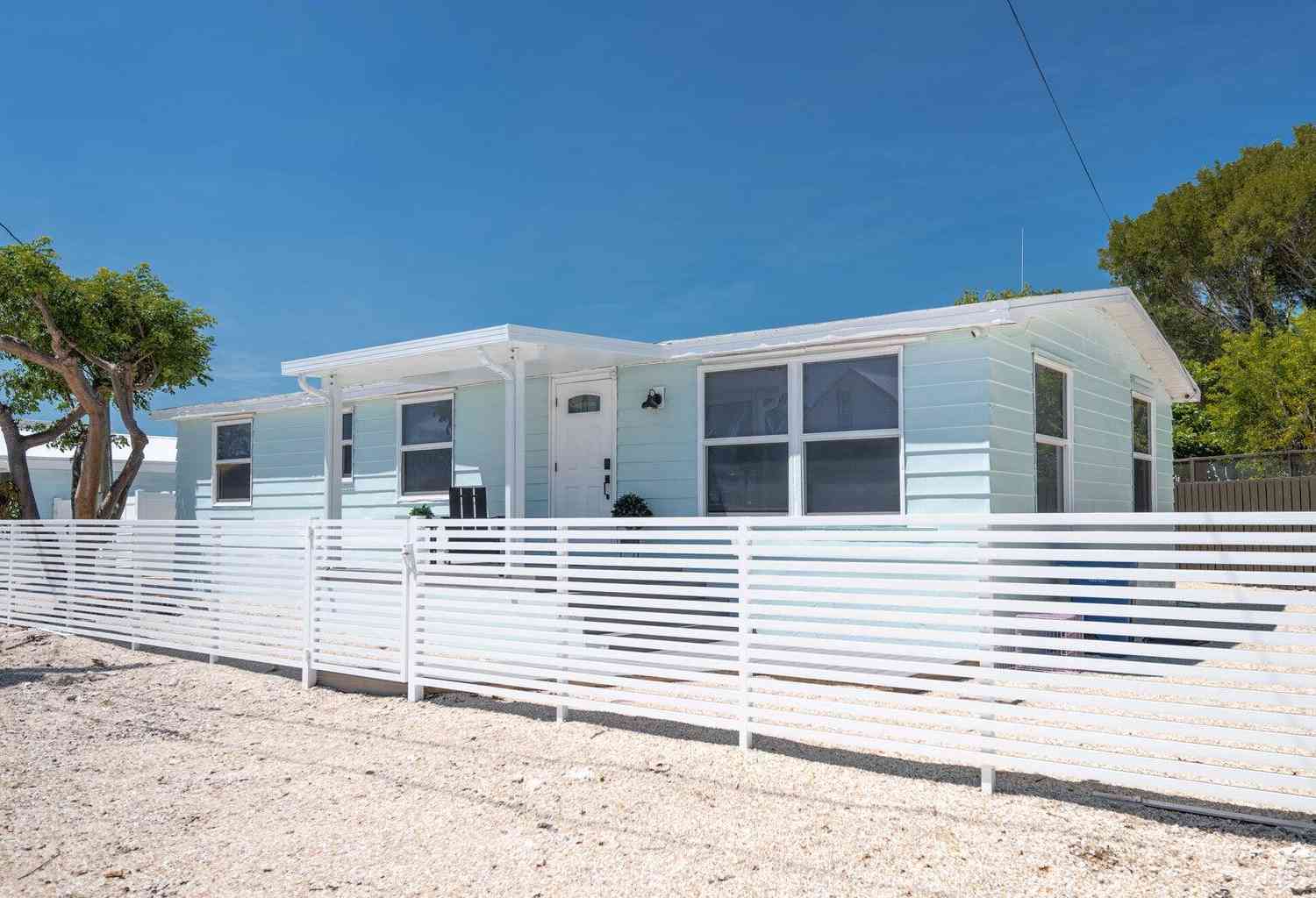 Mobile Home For Sale - 212 Buttonwood Lane LANE<br/> Monroe County, KEY LARGO, FL 33070