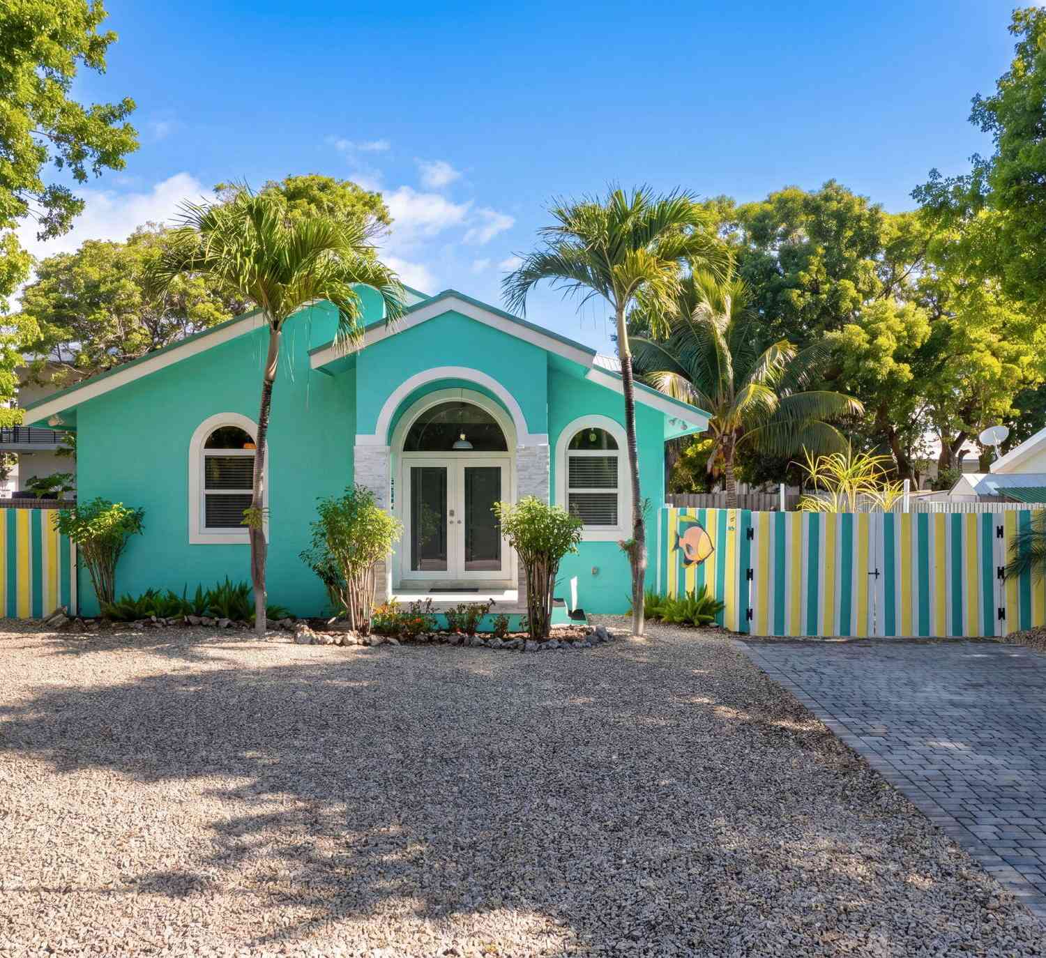 Homes For Sale - 32 S Andros Road ROAD<br/> KEY LARGO, FL 33037