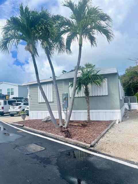 Mobile Home For Sale - 6099 Overseas Highway HIGHWAY #12W<br/> Monroe County, MARATHON, FL 33050