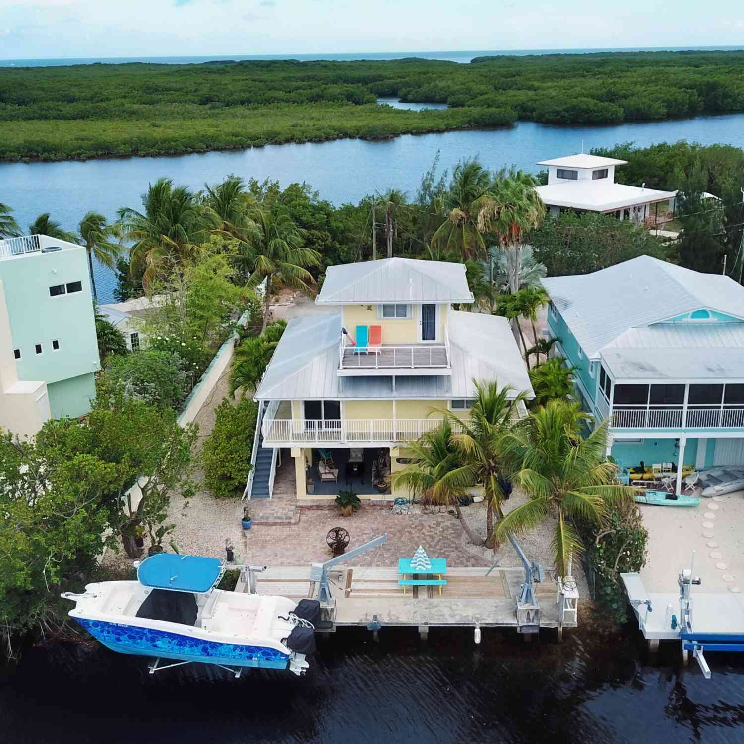 Homes For Sale - 104 8th Lane LANE<br/> KEY LARGO, FL 33037