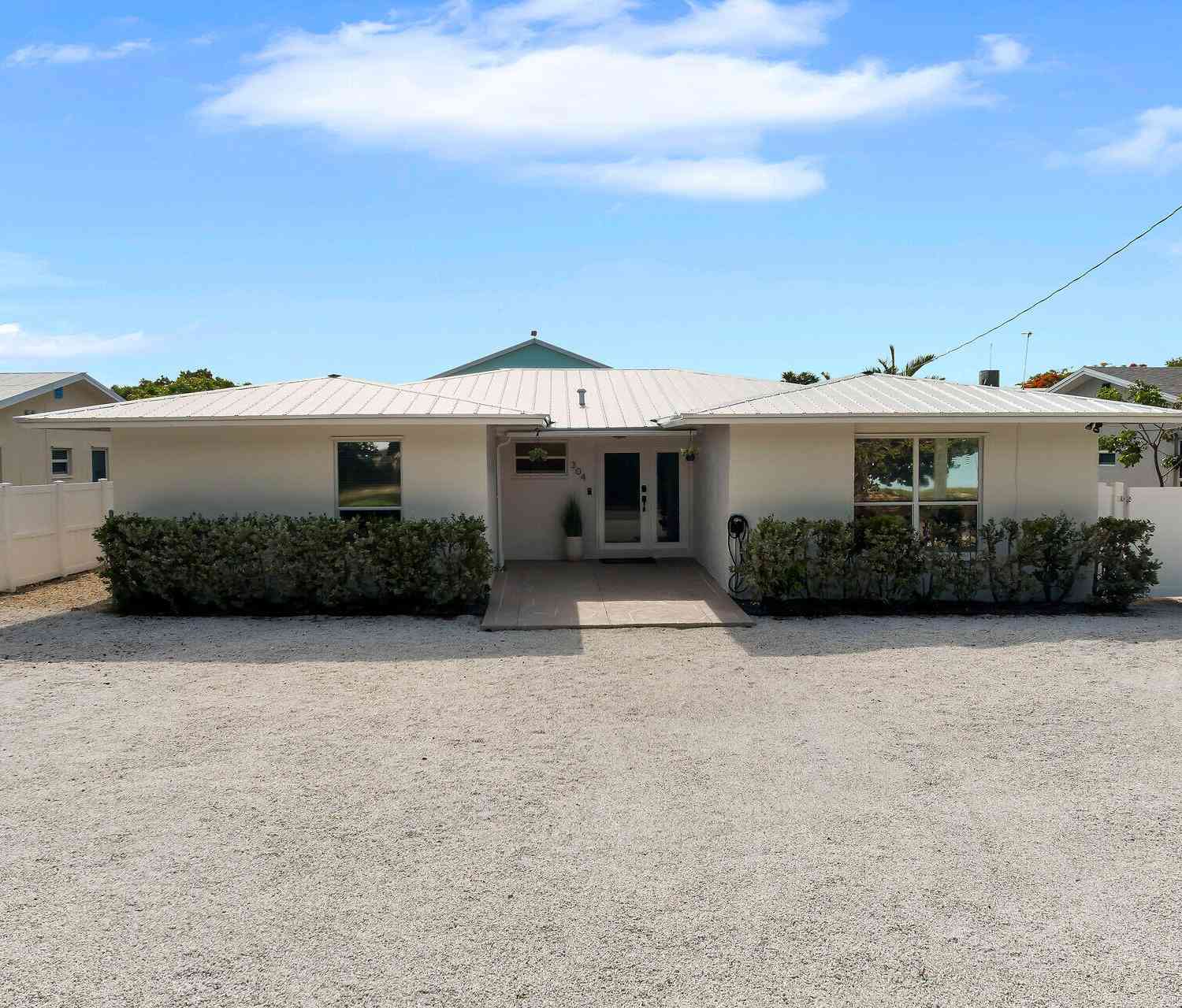Homes For Sale - 304 2nd Ter<br/> KEY LARGO, FL 33037