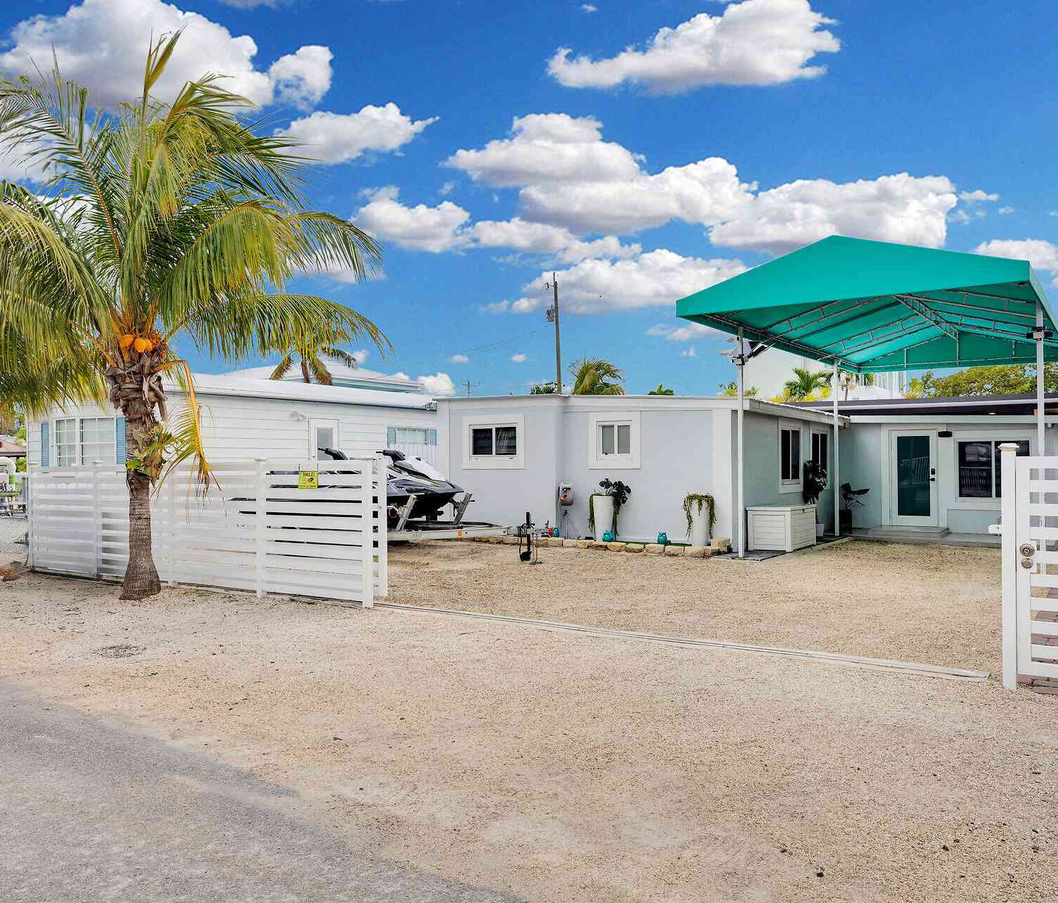 Mobile Home For Sale - 60 Bird Lane LANE<br/> Monroe County, KEY LARGO, FL 33037