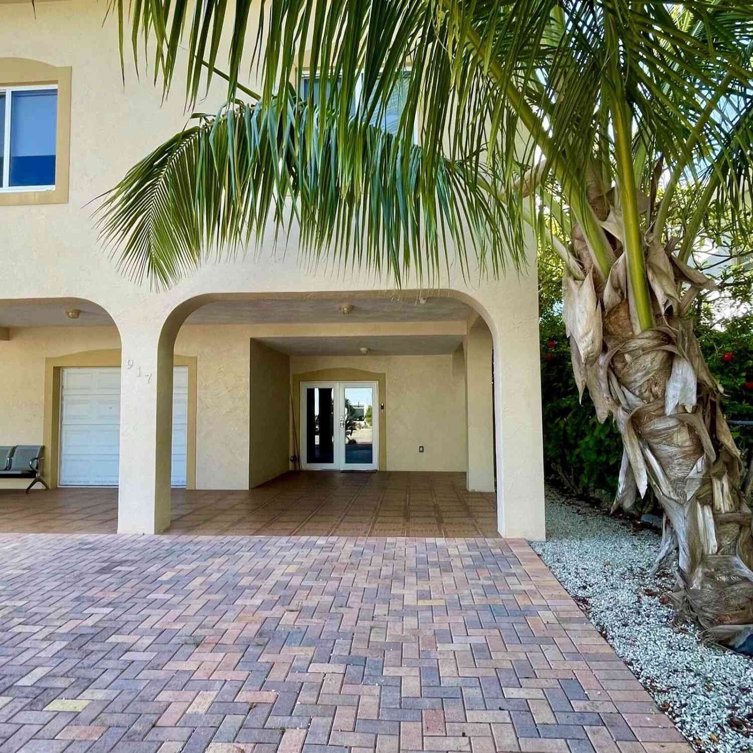 Homes For Sale - 917 Red Bird Road ROAD<br/> KEY LARGO, FL 33037