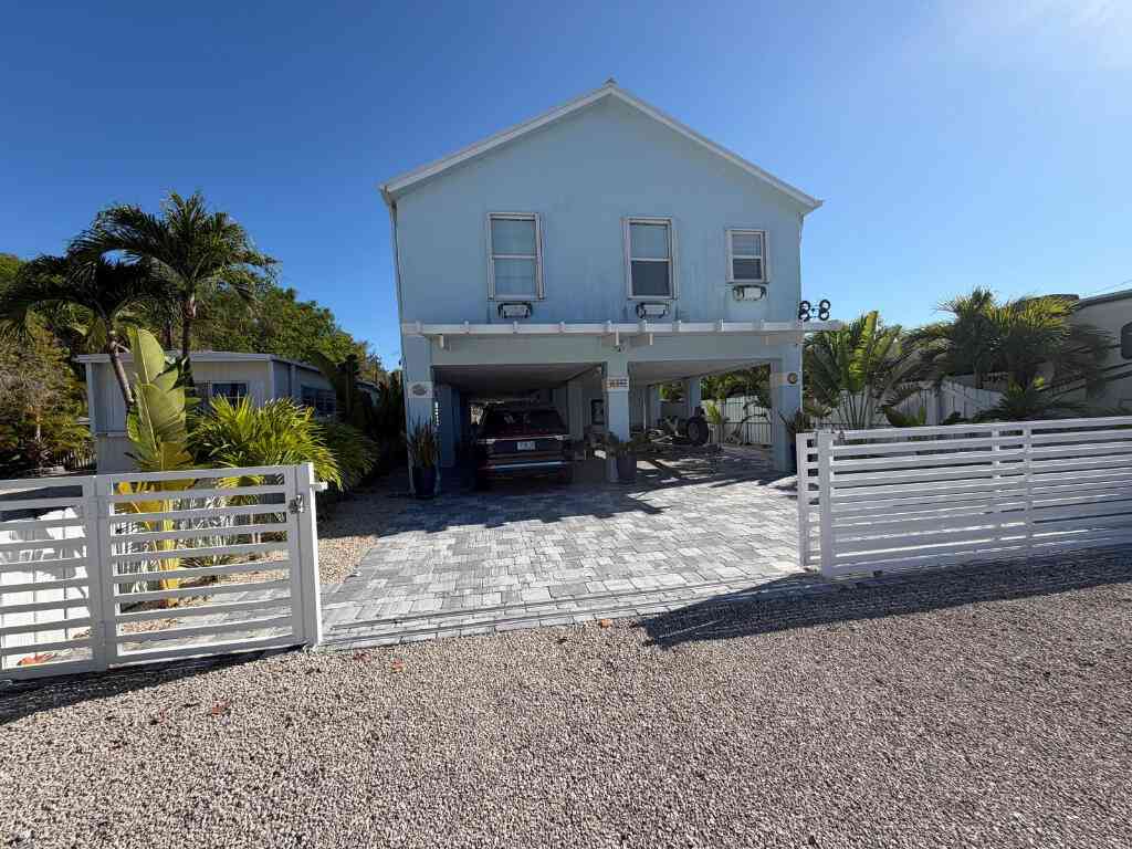Mobile Home For Sale - 206 Pimilico Lane LANE<br/> Monroe County, KEY LARGO, FL 33037