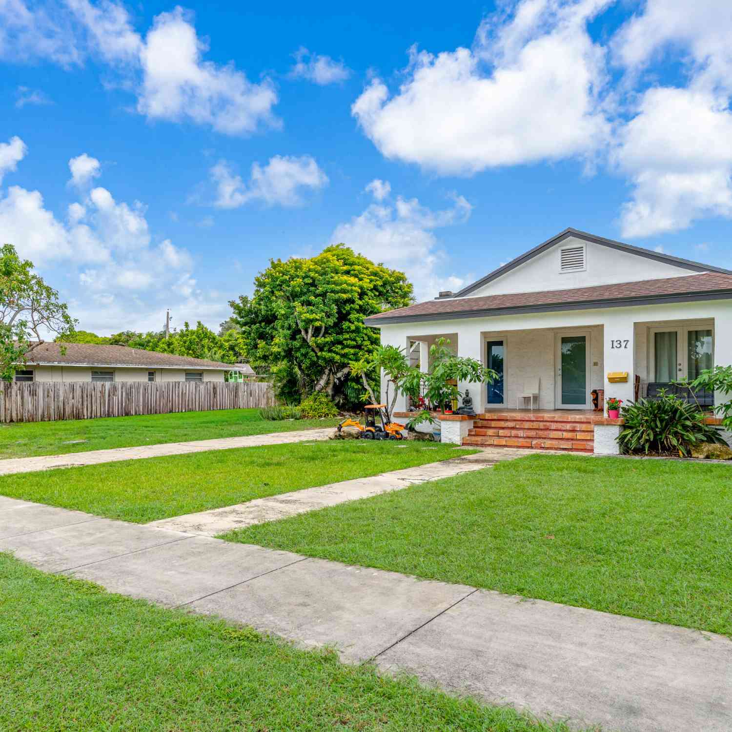 Homes For Sale - 137 NW 20th Street STREET<br/> Homestead, FL 33030