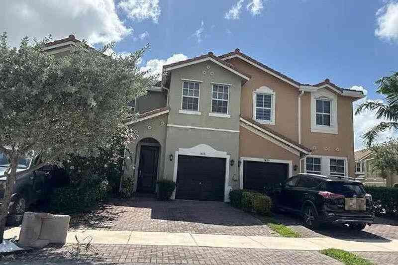 Condo For Sale - 1426 SE 24th Terrace TERRACE<br/> Homestead, FL 33035
