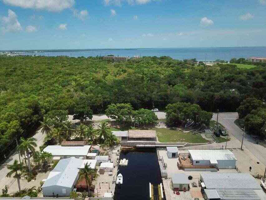 Mobile Home For Sale - 302 Ryan Avenue AVENUE<br/> KEY LARGO, FL 33037