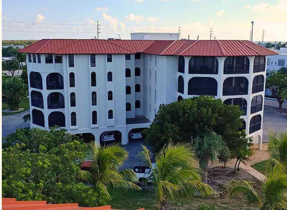 Condo For Sale - 2000 Overseas Highway HIGHWAY #APT 4G<br/> Monroe County, MARATHON, FL 33050