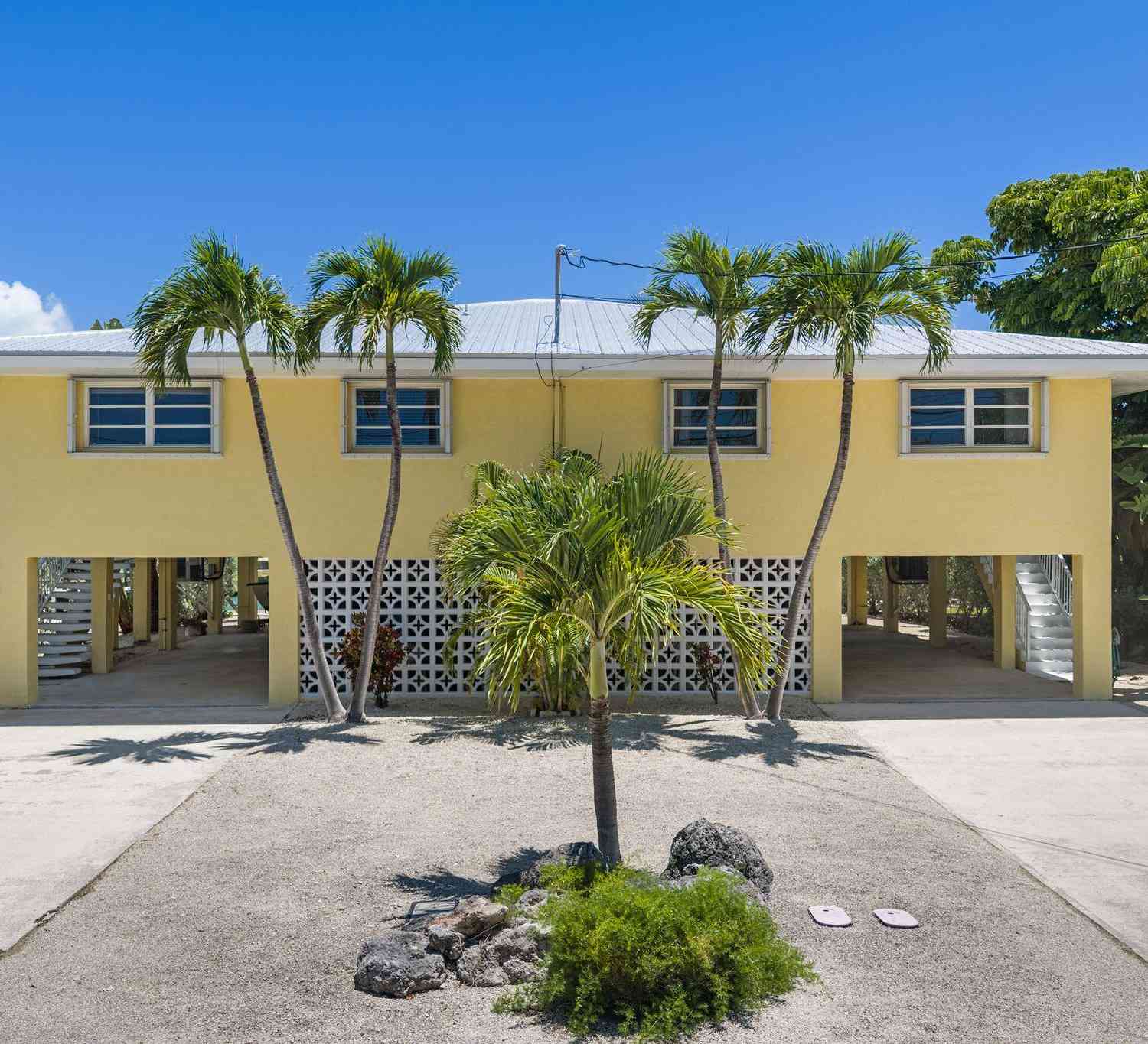 Multifamily For Sale - 126 N Indies Drive DRIVE<br/> Duck Key, FL 33050