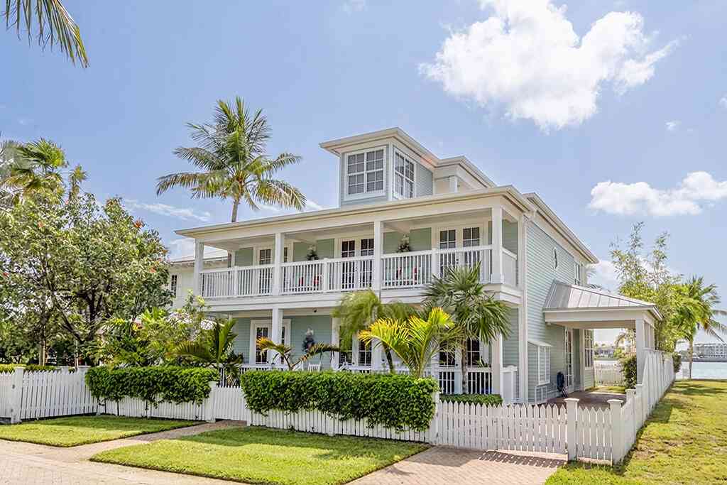 Homes For Sale - 32 Sunset Key Drive DRIVE<br/> KEY WEST, FL 33040