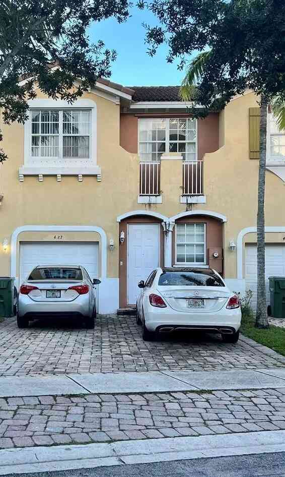 Homes For Sale - 427 NE 21st Terrace TERRACE<br/> Homestead, FL 33034