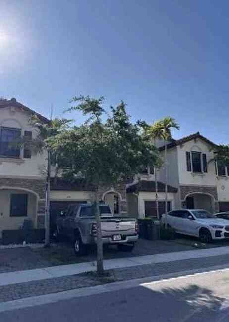 Homes For Sale - 146 SE 33rd Terrace TERRACE<br/> Homestead, FL 33034