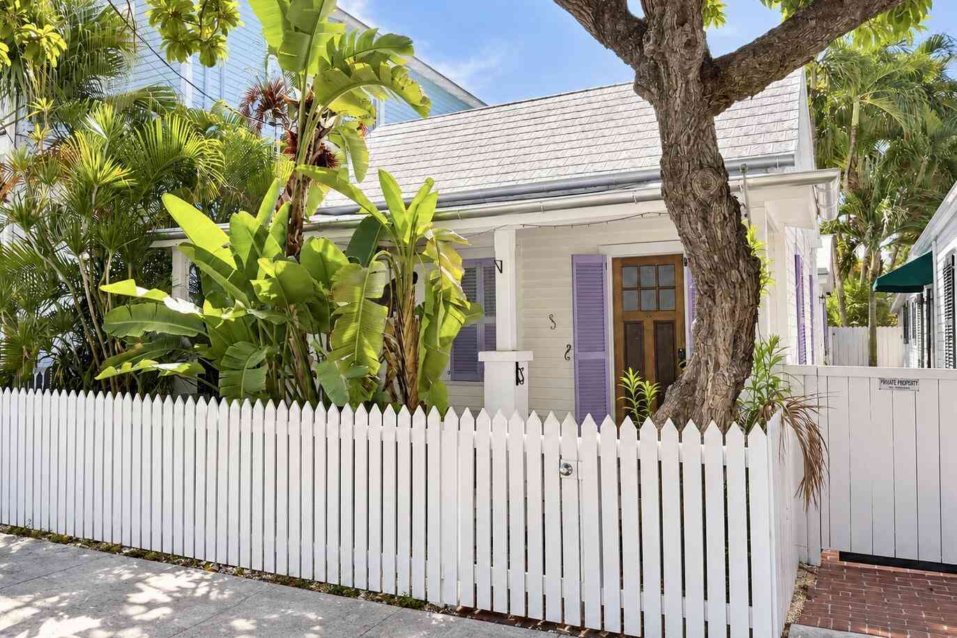 Homes For Sale - 418 Amelia Street STREET<br/> KEY WEST, FL 33040