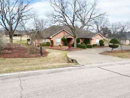 Homes For Sale - 5704 Tee Box Ct. <br/> Granbury, TX 76049