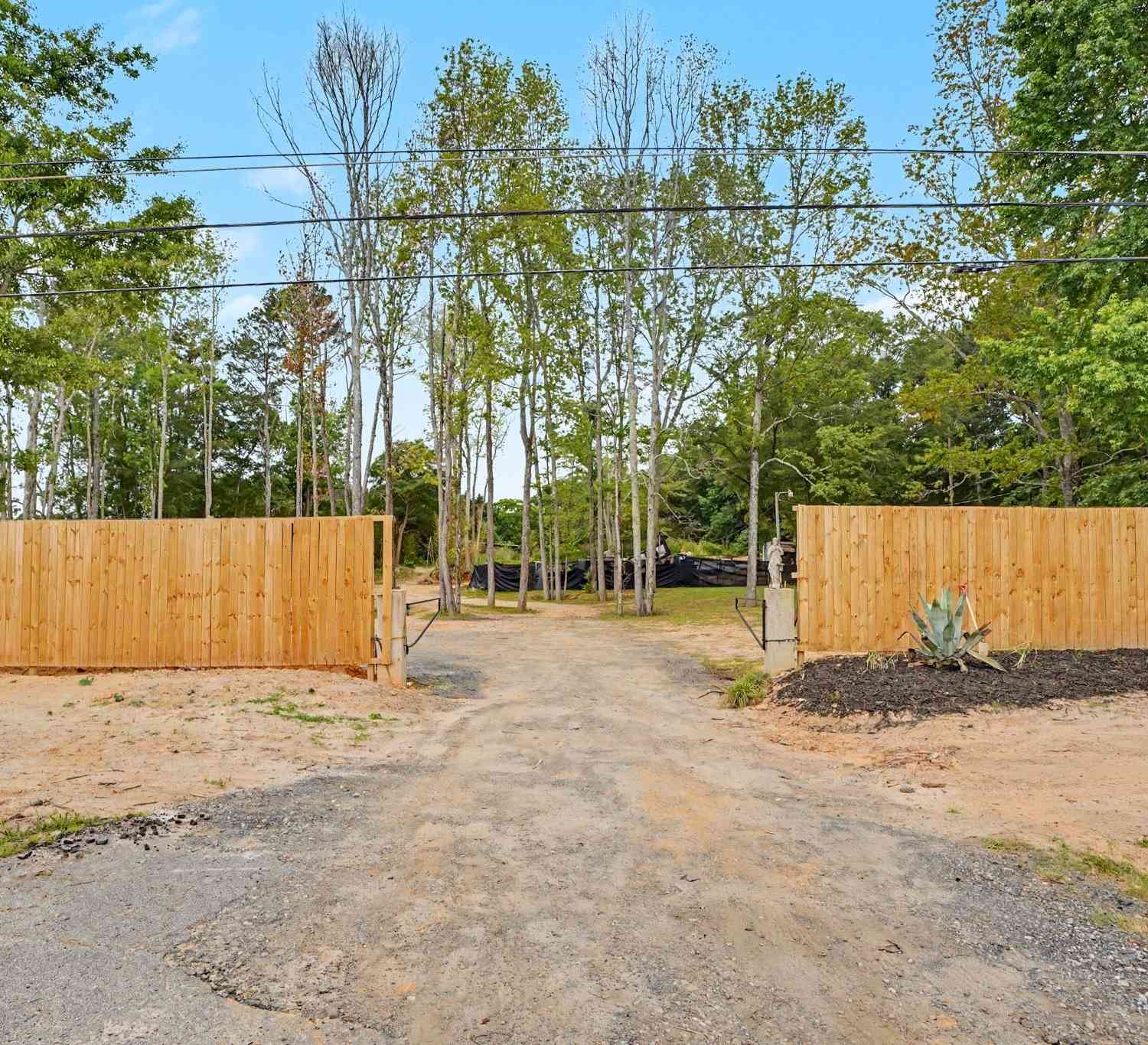 Vacant Land For Sale - 1125 Highway 81<br/> Loganville, GA 30052