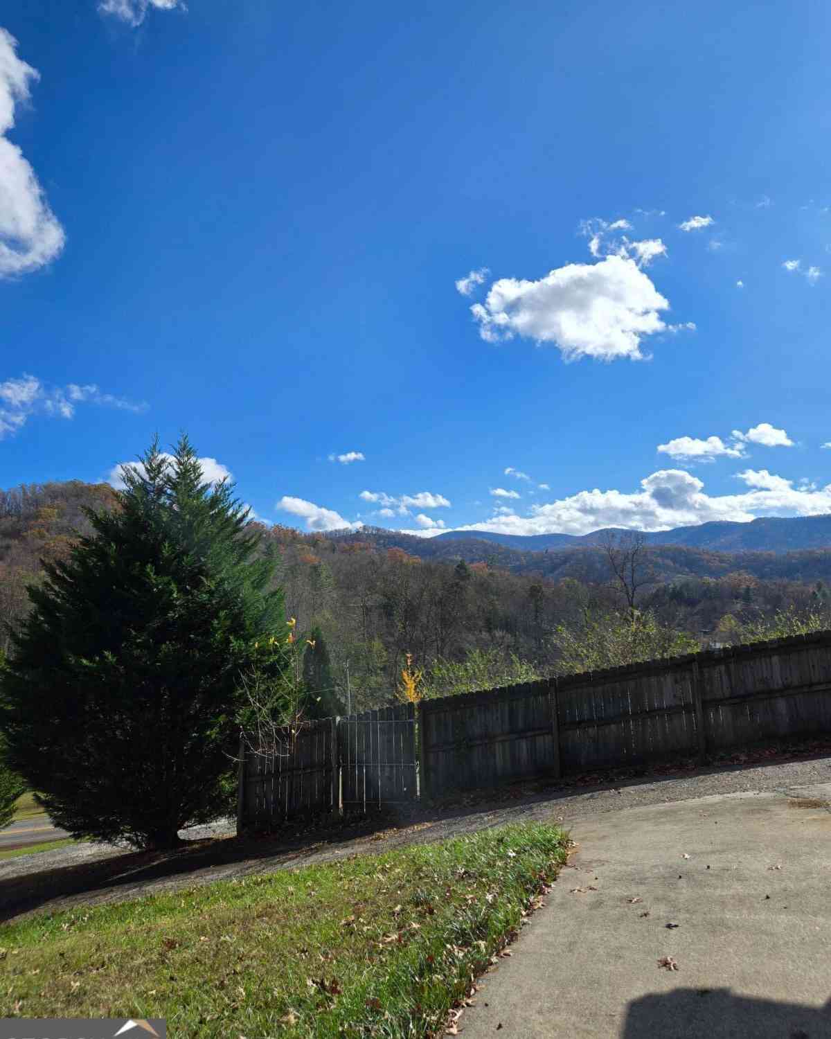 Homes For Sale - 325 Scataway Road<br/> Hiawassee, GA 30546