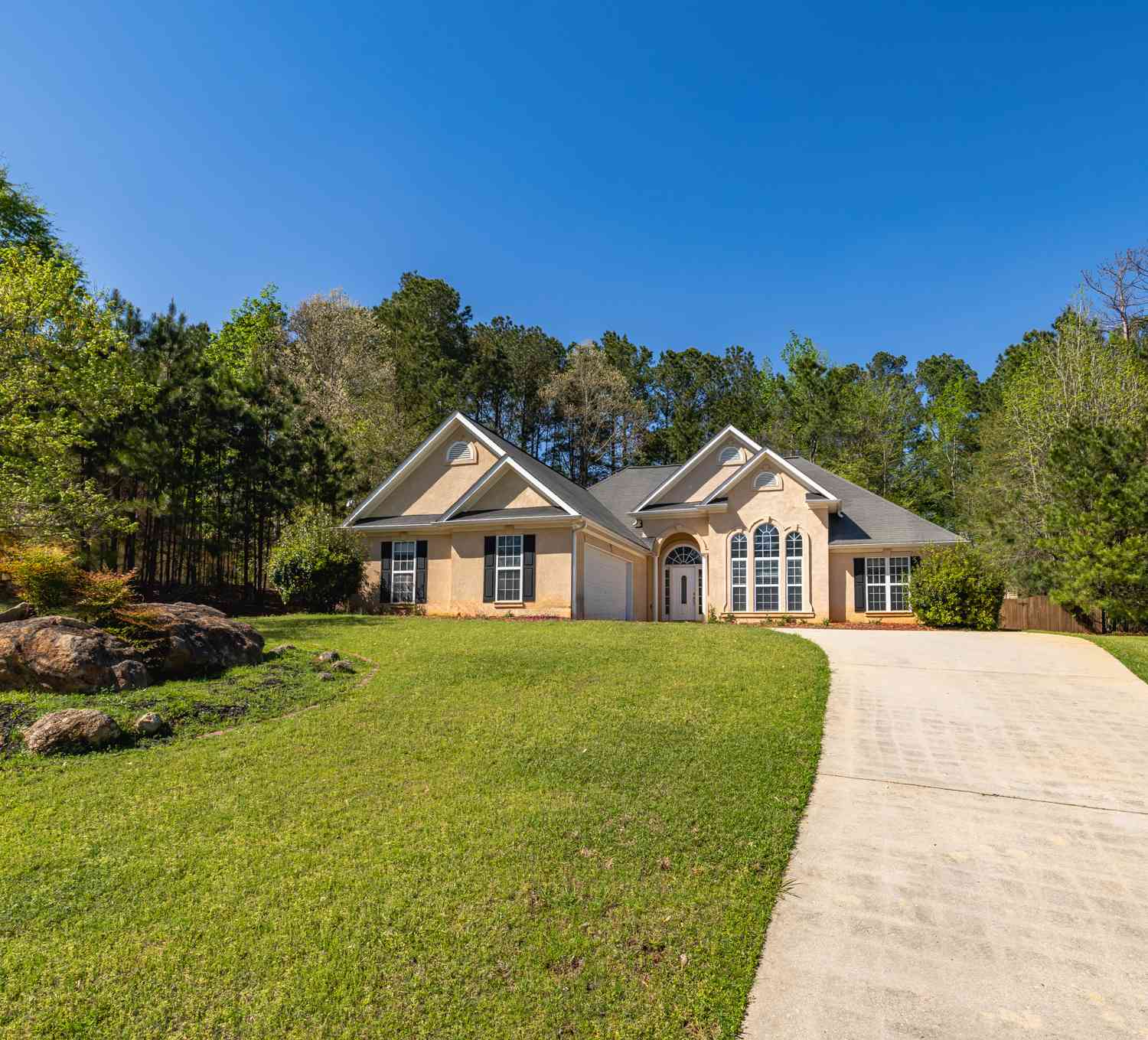 Homes For Sale - 230 Hidden Brook Trail<br/> Fayetteville, GA 30215