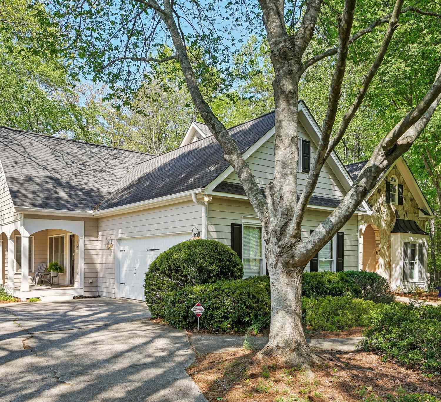 Homes Sold - 2095 Southers Circle<br/> Suwanee, GA 30024