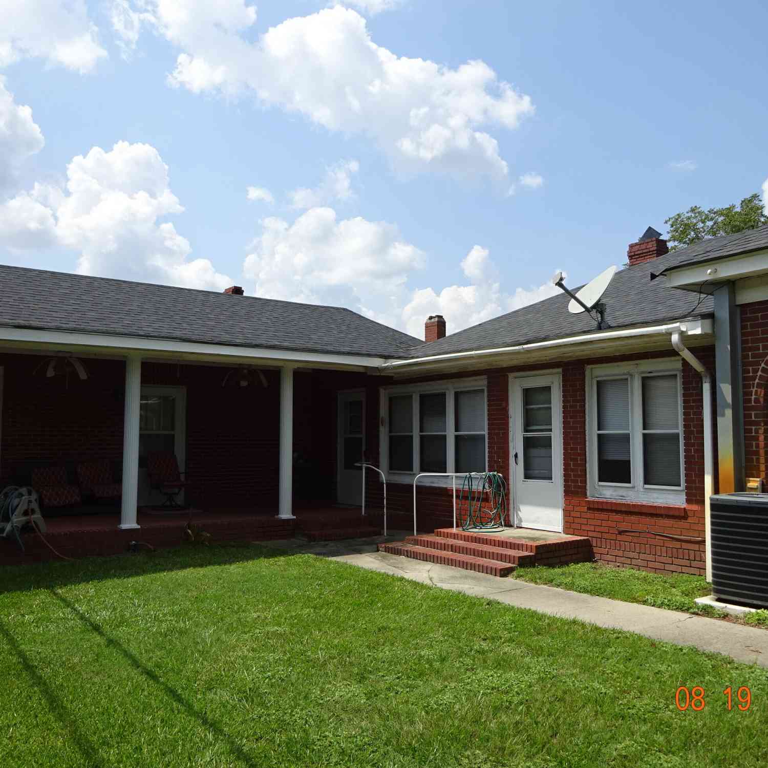 Homes For Sale - 6 N Spring Street<br/> Evans County, Claxton, GA 30417