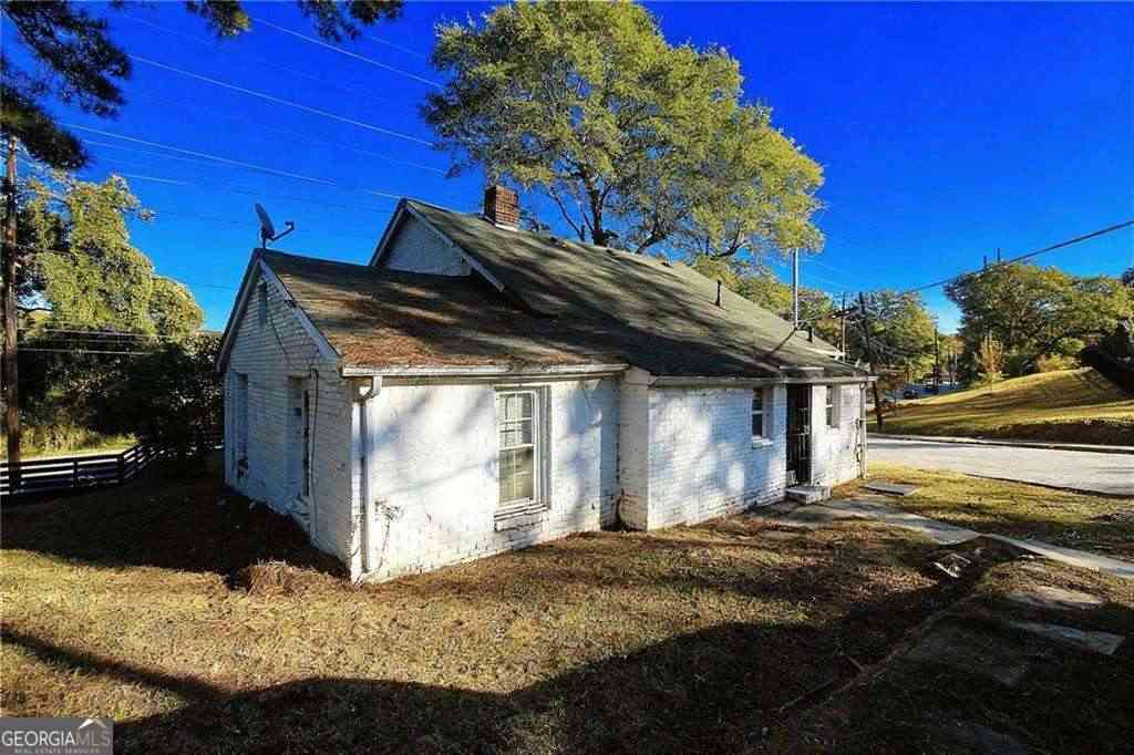 Homes For Sale - 602 W Lake Avenue NW<br/> Fulton County, Atlanta, GA 30318
