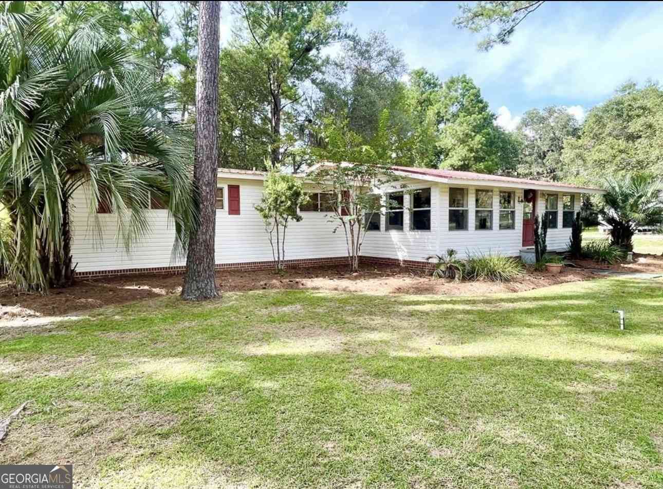 Mobile Home For Sale - 1031 Moore Haven Circle NE<br/> Mcintosh County, Townsend, GA 31331