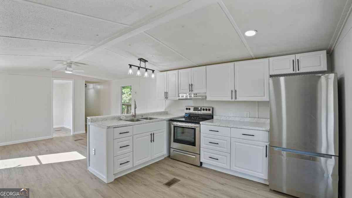 Mobile Home For Sale - 50 Sangster Road<br/> Jesup, GA 31545