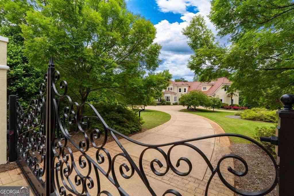Homes For Sale - 1005 Oak Mountain Road<br/> Carrollton, GA 30117