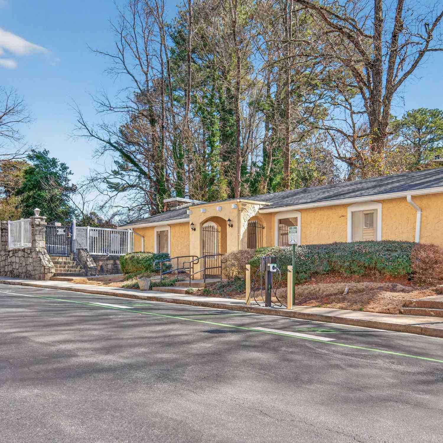 Condo For Sale - 2396 Lawrenceville Highway #G<br/> Dekalb County, Decatur, GA 30033