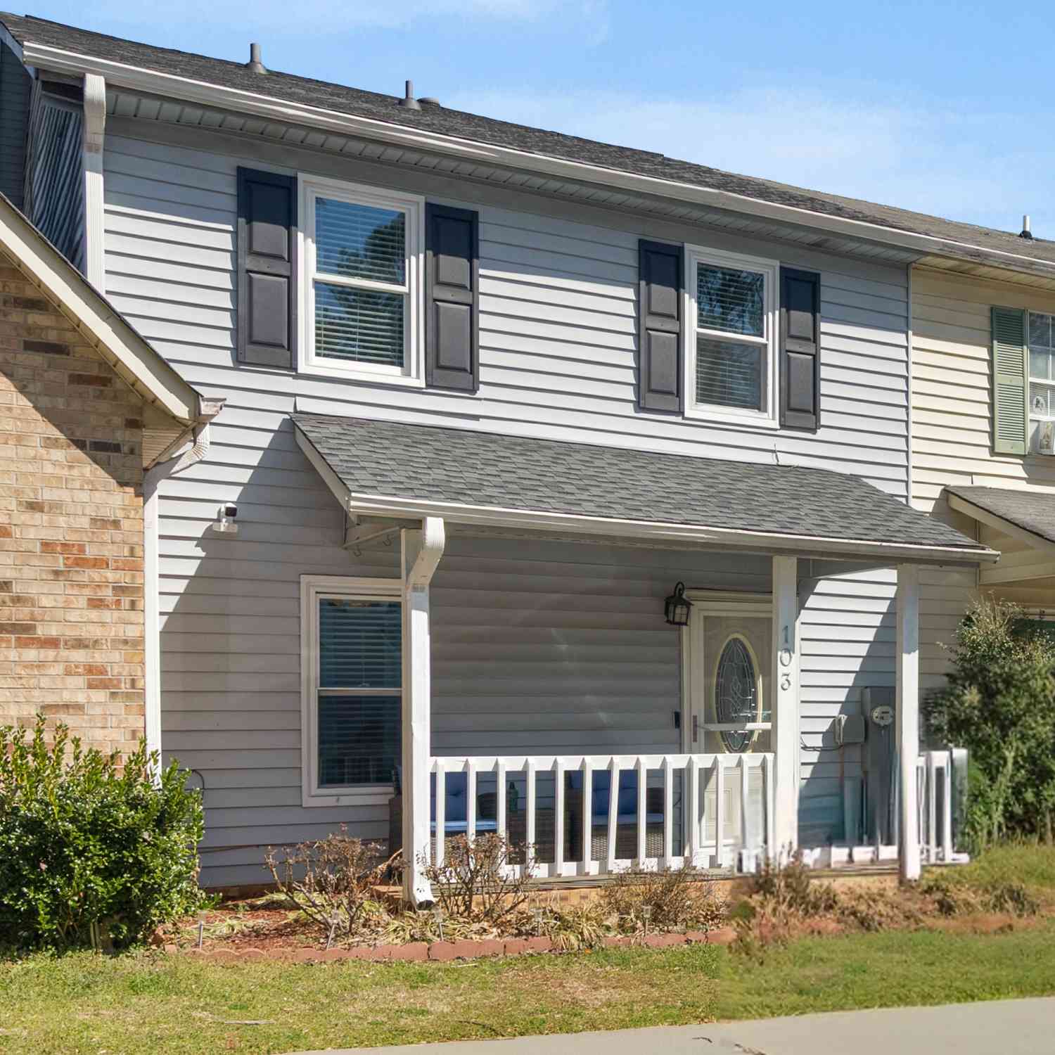 Townhouse For Sale - 103 Oak Circle<br/> Stockbridge, GA 30281